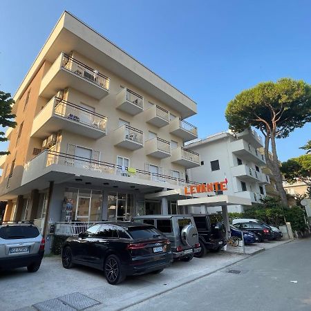 Hotel Levante Convenzionato Aquafan E Oltremare Riccione Bagian luar foto