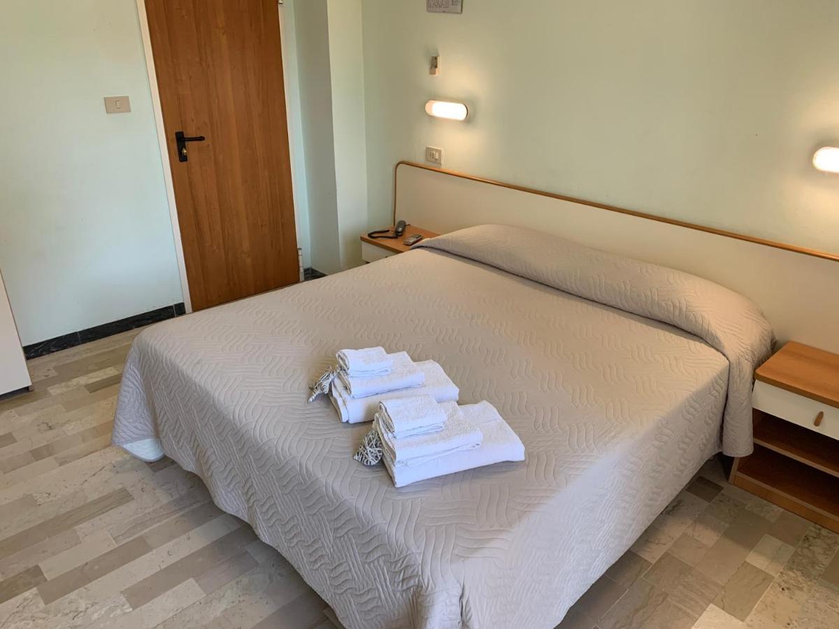 Hotel Levante Convenzionato Aquafan E Oltremare Riccione Bagian luar foto